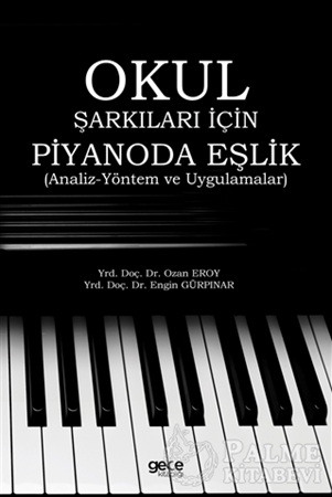 Resim Okul Şarkıları İçin Piyanoda Eşlik